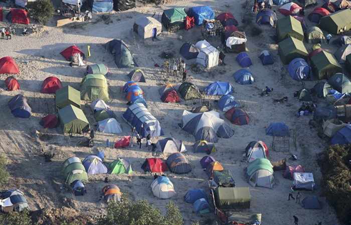 Francia no restaurará campamento de refugiados calcinado por incendio en el norte del país