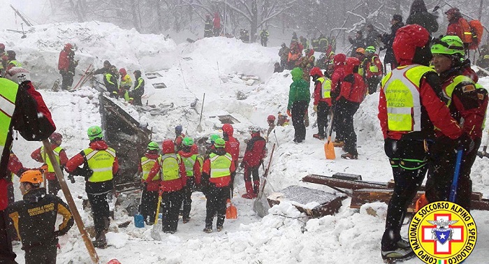 Ya son 9 los cuerpos recuperados tras el alud de nieve que sepultó un hotel en Italia