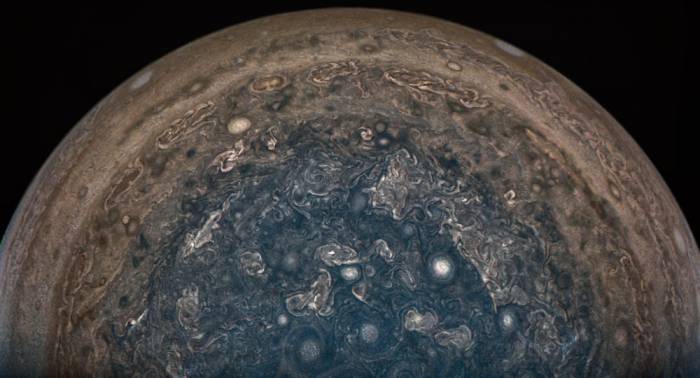 La NASA publica una imagen que muestra gigantescos huracanes en Júpiter
