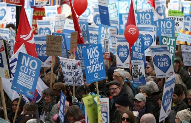 Gran manifestación en Londres contra recortes en la sanidad pública