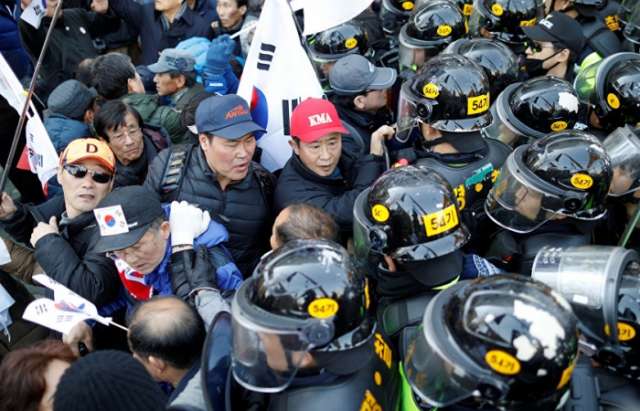Aumenta el número de los muertos por protestas en Seúl