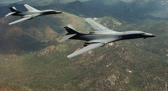 Dos bombarderos de EEUU realizan ejercicios sobre la península de Corea