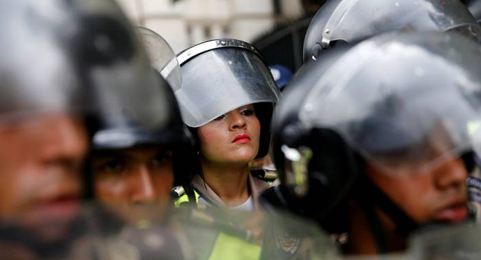 Liberan a dos policías retenidos por manifestantes opositores al oeste de Venezuela