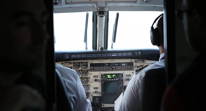 FBI arresta a pasajero que intentó ingresar con una laptop a cabina de avión