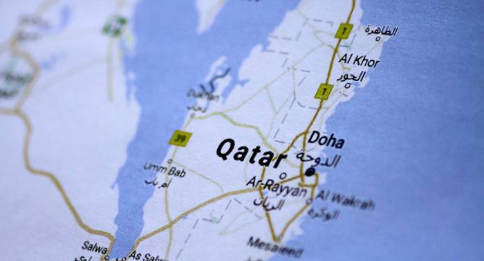 Canciller catarí llega a Kuwait para presentar respuesta a las exigencias de países árabes