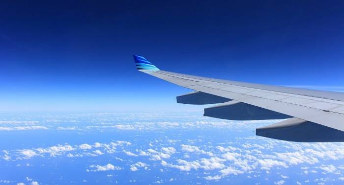 Un avión militar con más de 100 personas a bordo desaparece de los radares en Birmania