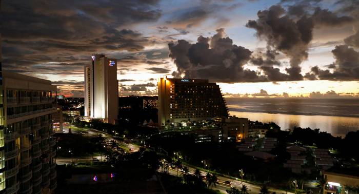 Gobernador de Guam sugiere dar "un puñetazo en la nariz" de Pyongyang