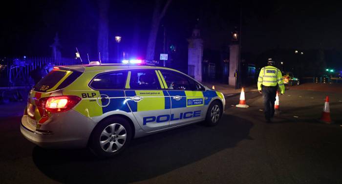 Abren investigación antiterrorista por el ataque a policía cerca del Palacio de Buckingham