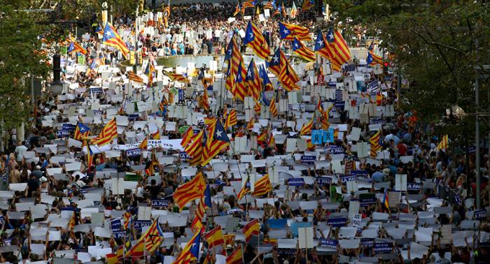 Arranca en Barcelona una marcha histórica frente al terrorismo con miles de personas