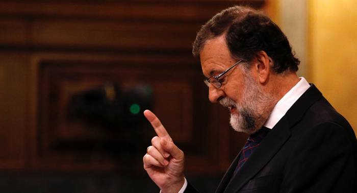 Rajoy pide a Puigdemont "que dé marcha atrás" y "cumpla la ley"