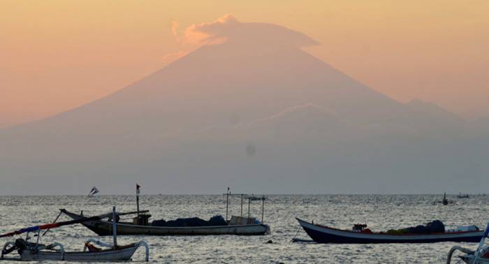 Evacuadas miles de personas en Indonesia por actividad volcánica