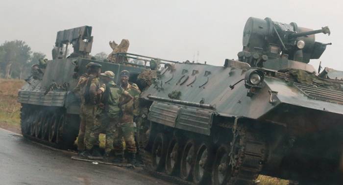Militares detienen al ministro de Finanzas de Zimbabue