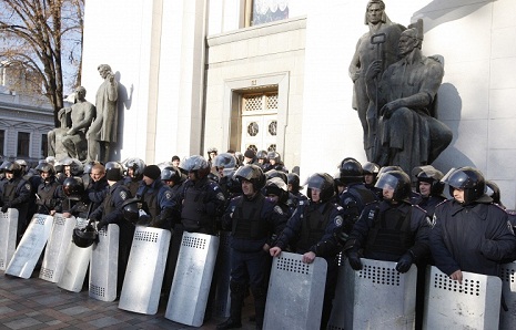 Thousands of protesters block downtown Kiev seeking European quality of life