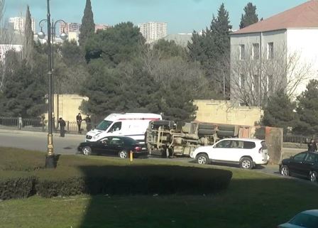 Bakıda qəza tıxac yaratdı 