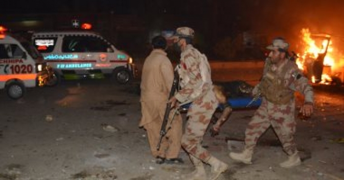 مقتل 15 شخصا وإصابة 32 أخرين فى انفجار بموقف حافلات جنوب غربى باكستان