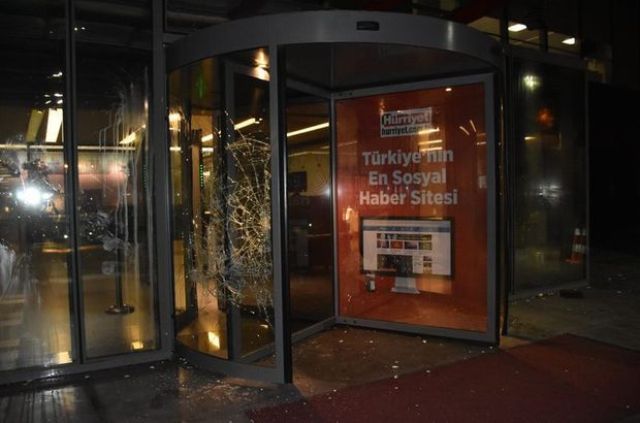 “Hürriyet”in redaksiyasına hücum edilib