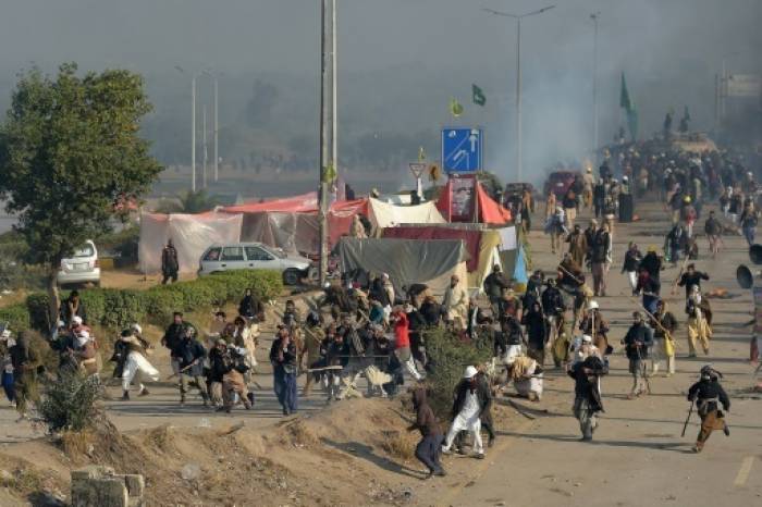 Pakistan: un policier tué dans des heurts avec les manifestants bloquant Islamabad