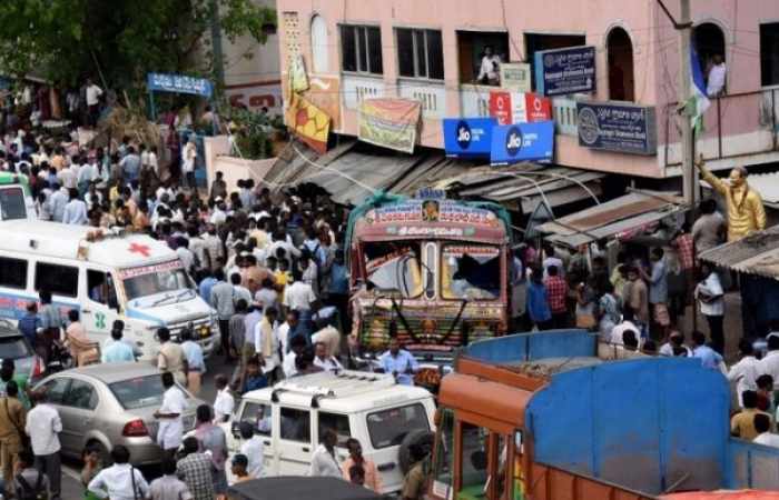 Inde: Il écrase treize manifestants avec son camion