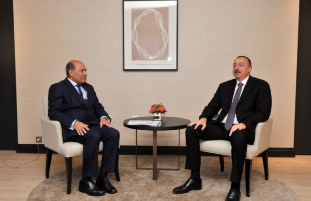 Prezident bank rəhbəri ilə görüşdü