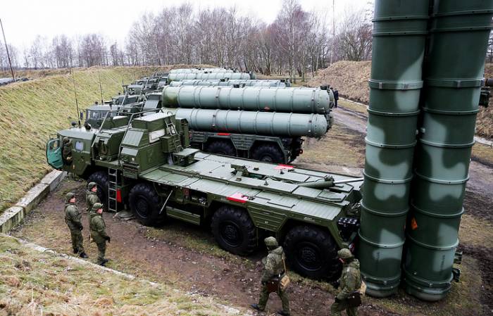 Moscou et Ankara signent un accord sur la livraison de missiles S-400