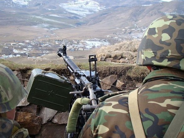 Les forces armées azerbaïdjanaises ont tiré 100 coups de feu sur les positions de l`ennemi