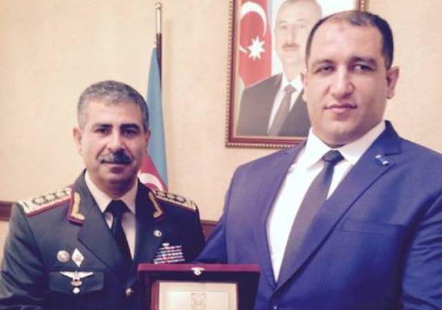Müdafiə naziri İlham Zəkiyevi təltif etdi - FOTO