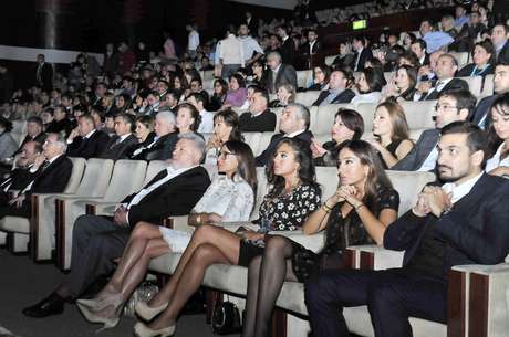 Mehriban Əliyeva və qızları film təqdimatında - FOTOLAR