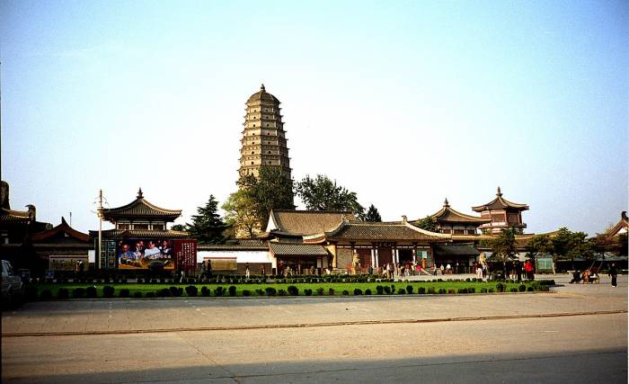 Le plus grand temple bouddhiste a brûlé en Chine