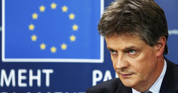Le commissaire européen Lord Hill démissionne pour cause de Brexit, VIDEO