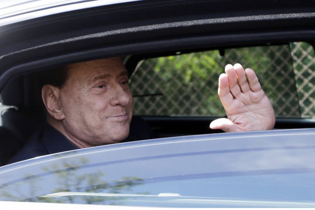 Silvio Berlusconi sort de l`hôpital après son opération au coeur