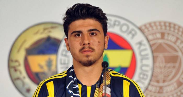 Le footballer Ozan Tufan arrêté pour contrebande de voitures de luxe