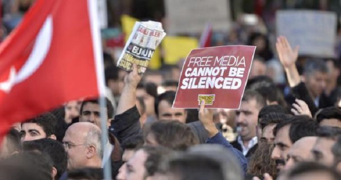 Kritische Medien in der Türkei auf Regierungskurs gezwungen