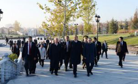 Ilham Aliyev familiarizes with Heydar Aliyev Park in Ankara