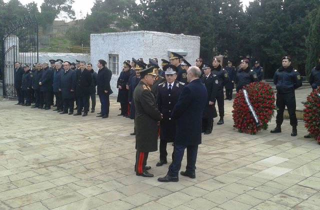 Azerbaijanis burying police officers killed by terrorists in Nardaran- PHOTOS