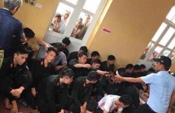 Vietnam: Un village barricadé et prêt à brûler ses otages