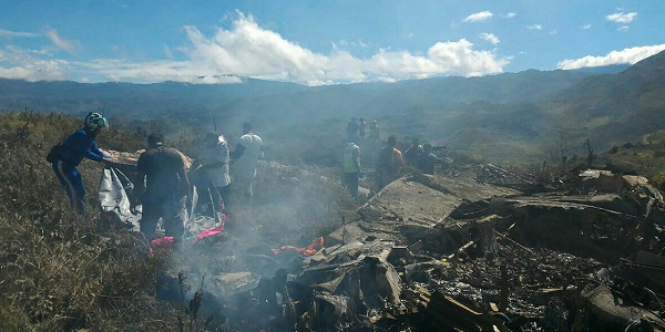 13 morts dans le crash d`un avion militaire en Indonésie