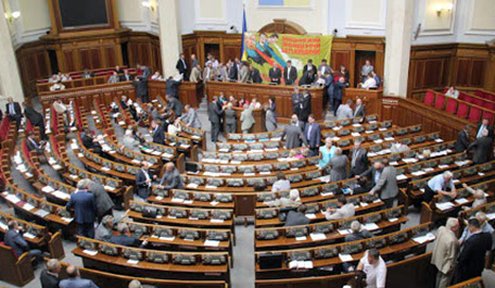 Parlament kürsüsü azad edildi