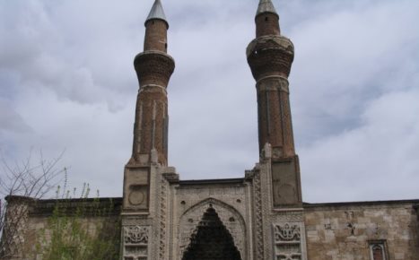 Gürcüstanda dini zəmində münaqişə - Yenilənib