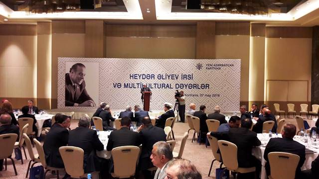 YAP-da Heydər Əliyevlə bağlı konfrans keçirilib - FOTOLAR