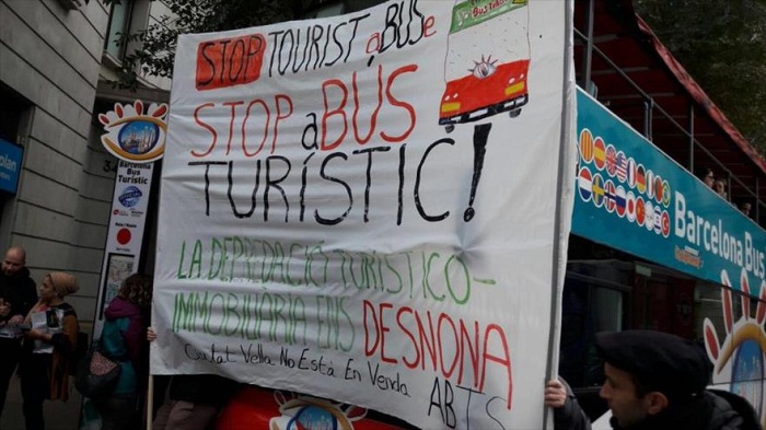  Activistas protestan contra el ‘turismo masivo’ en Barcelona