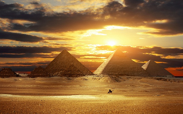 Egypte: les touristes ont déserté les pyramides