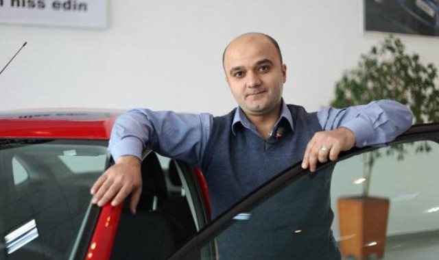 Tanınmış aparıcı dinləyiciləri aldadır?