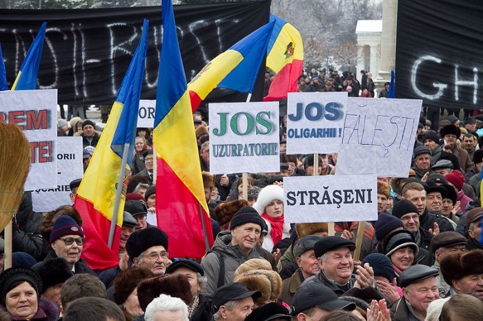 Two anti-government protests kick off in Moldovan capital