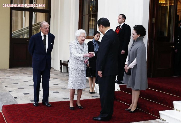 Xi Jinping verabschiedet sich von Königin Elizabeth II