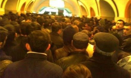Metroda həyəcan: bir neçə nəfər huşunu itirdi