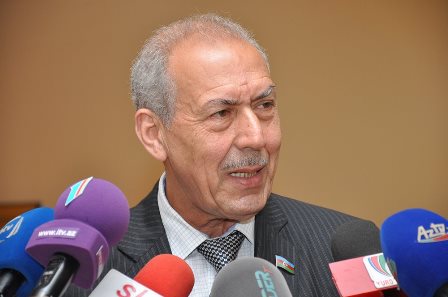 Deputat həmkarlarına irad tutdu