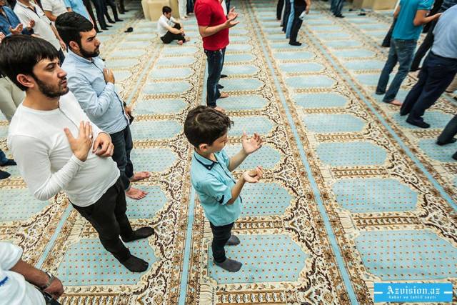 La joie de la fête de l`Aïd-el-Fitr à Bakou - PHOTOS