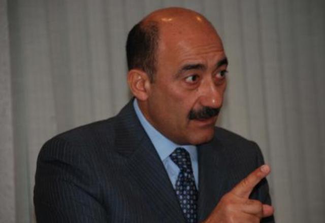 Nazir bu şeirə görə töhmət verdi: `Əbülfəs müəllim, dilinə qurban`