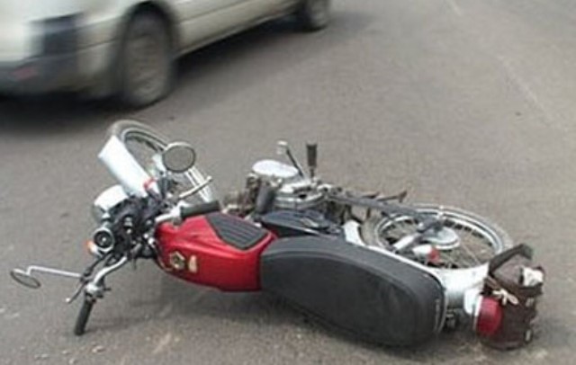 Xırdalanda qəza: motosiklet maşına girdi - Video