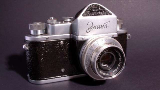 كاميرا "زينيت" الأسطورية تعود إلى السوق